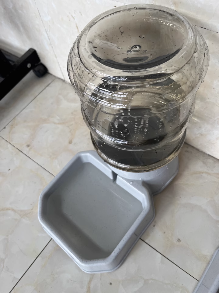 Automatic Gravity Water Dispenser for Dogs, 1Gallon Dog and Cat Water Bowl Dispenser, Dog Water Fountain Dispenser for Small&Medium Dogs, Cats, Puppies